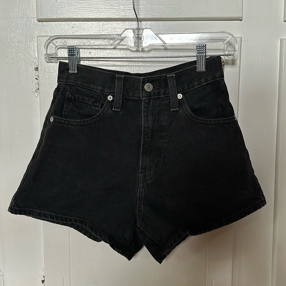 Levi’s High Waisted Mom Shorts Black